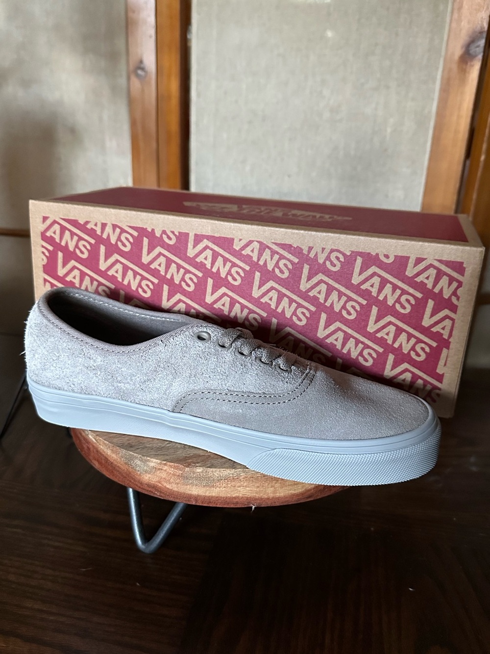 Vans Authentic Suede Mix Moon Rock Grey
VNOA2Z3ZCH8 Men 6.5 / Women 8 NIB